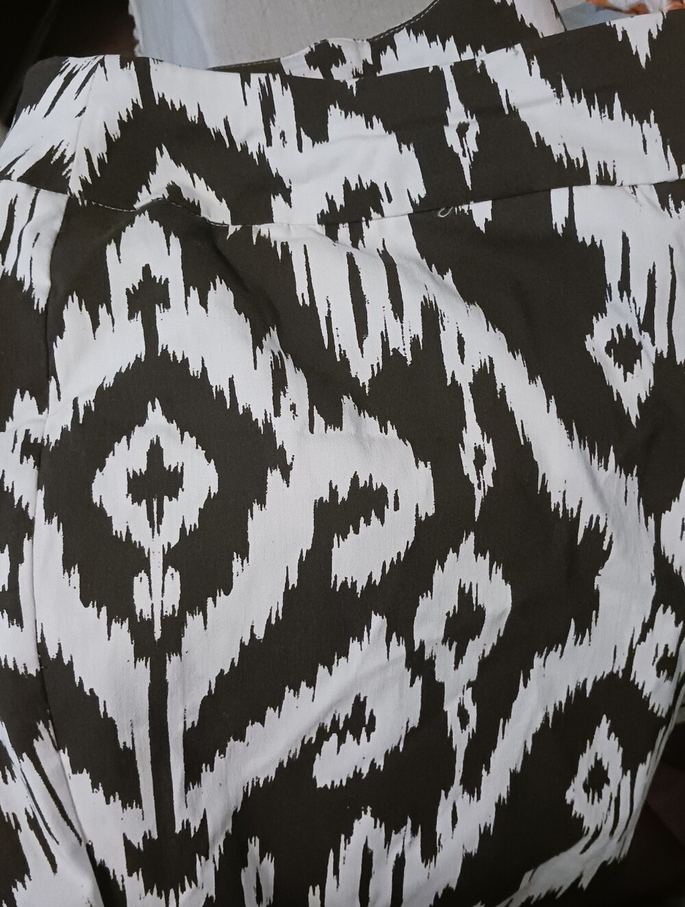 Chico's Crop Size 3   Retro Style Shapes